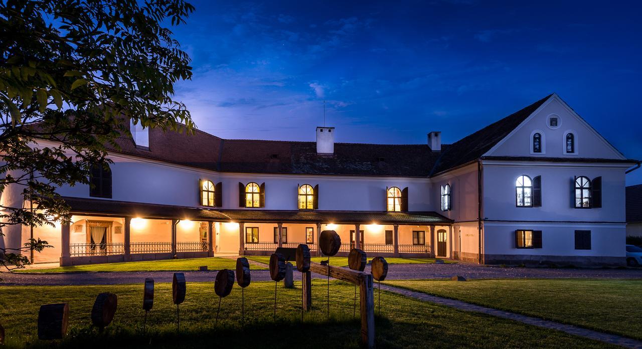 Castle Hotel Daniel Baraolt 외부 사진